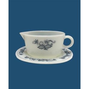 Pyrex Corelle Old Town Blue Onion Gravy Boat & Underplate Set Vintage Milk Glass
